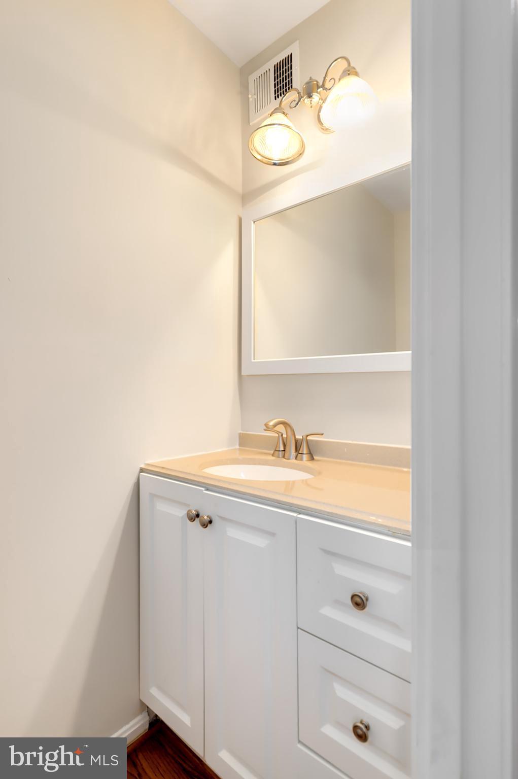 8016 Northumberland Road Springfield, VA 22153 - Photo 16 of 30 Bath