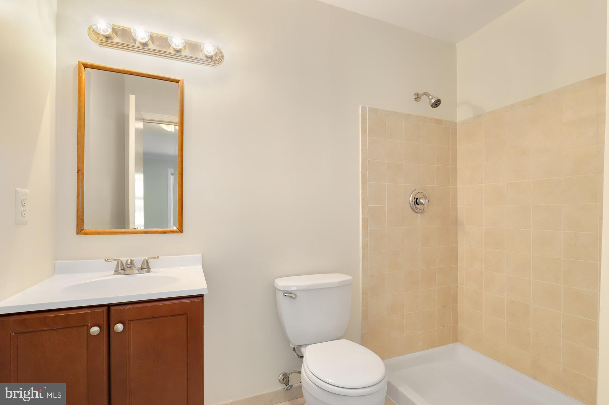 8016 Northumberland Road Springfield, VA 22153 - Photo 23 of 30 Bath (Master)