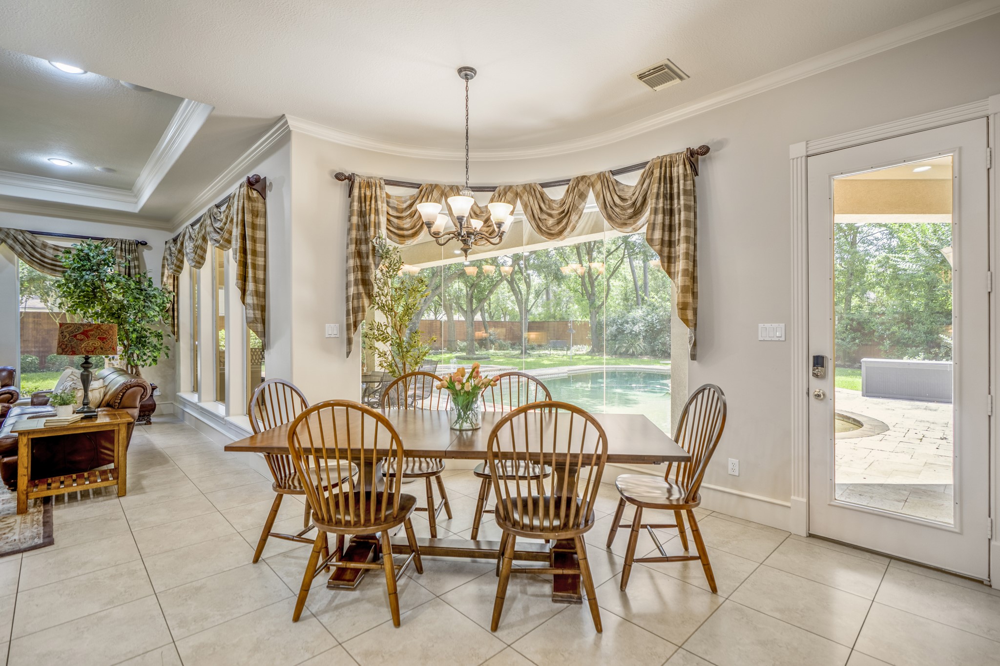 8806 Sterling Gate Circle Spring, TX 77379 - Photo 15 of 40 The breakfast area is light and bright with expansive views of the back yard.