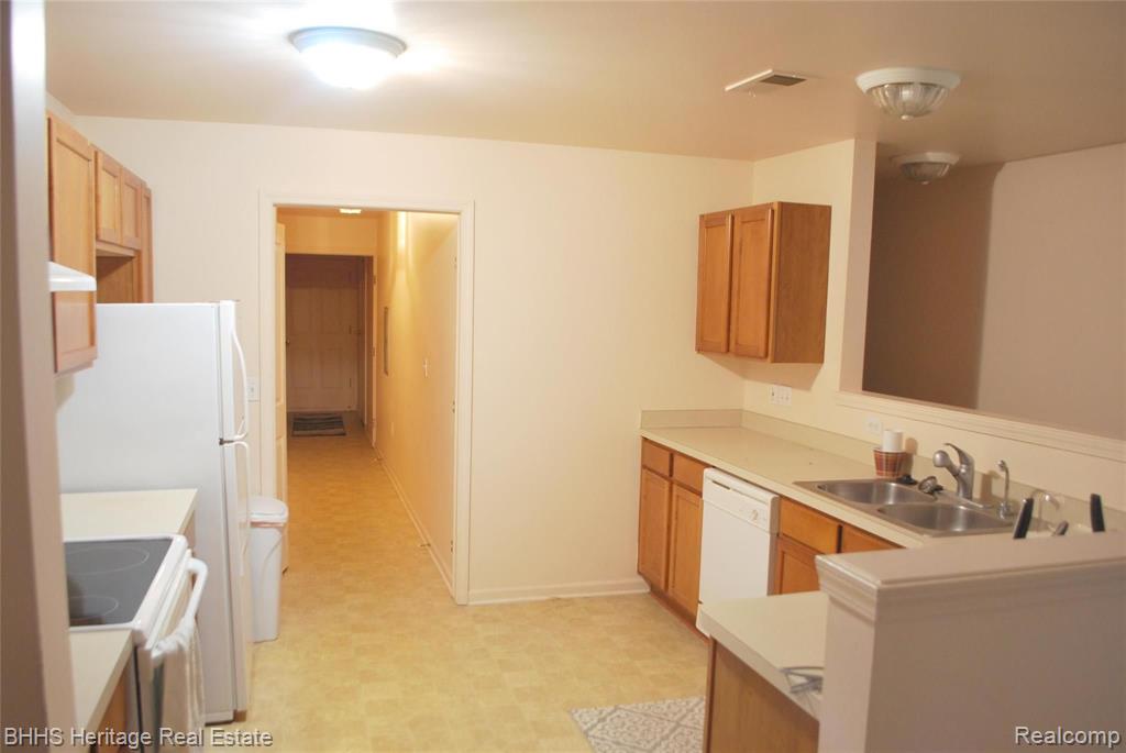 4086 Hampton Ridge Boulevard, Unit 52 Howell, MI 48843 - Photo 6 of 13
