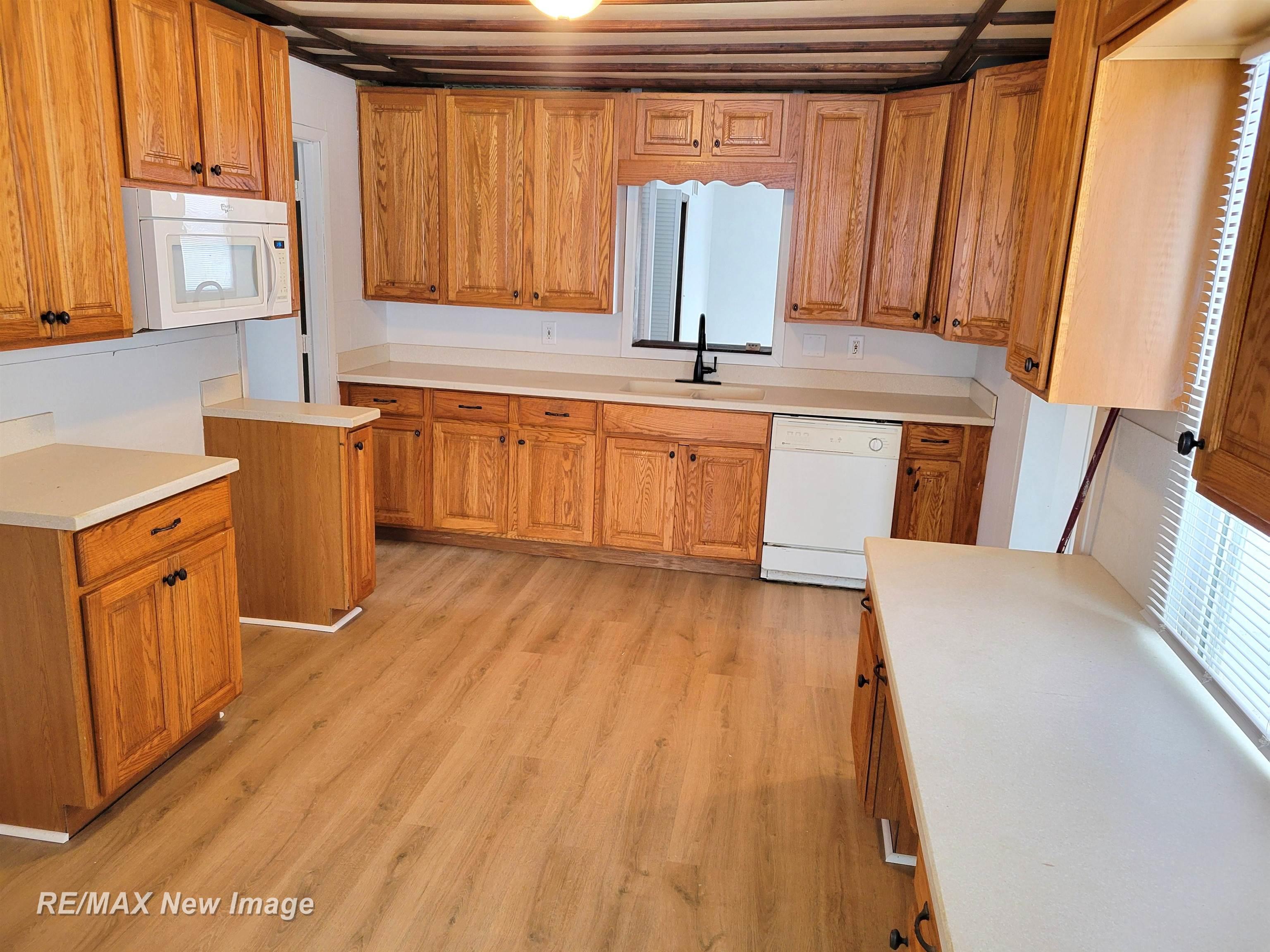 200 Adams Road Saginaw, MI 48609 - Photo 3 of 12 50166891-16e50ce7-a442-44e3-badd-f50e51335bea.JPG