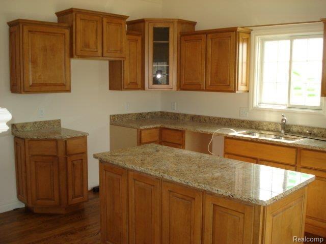 648 Mountain Circle, Unit 8 Rochester, MI 48306 - Photo 4 of 8 340