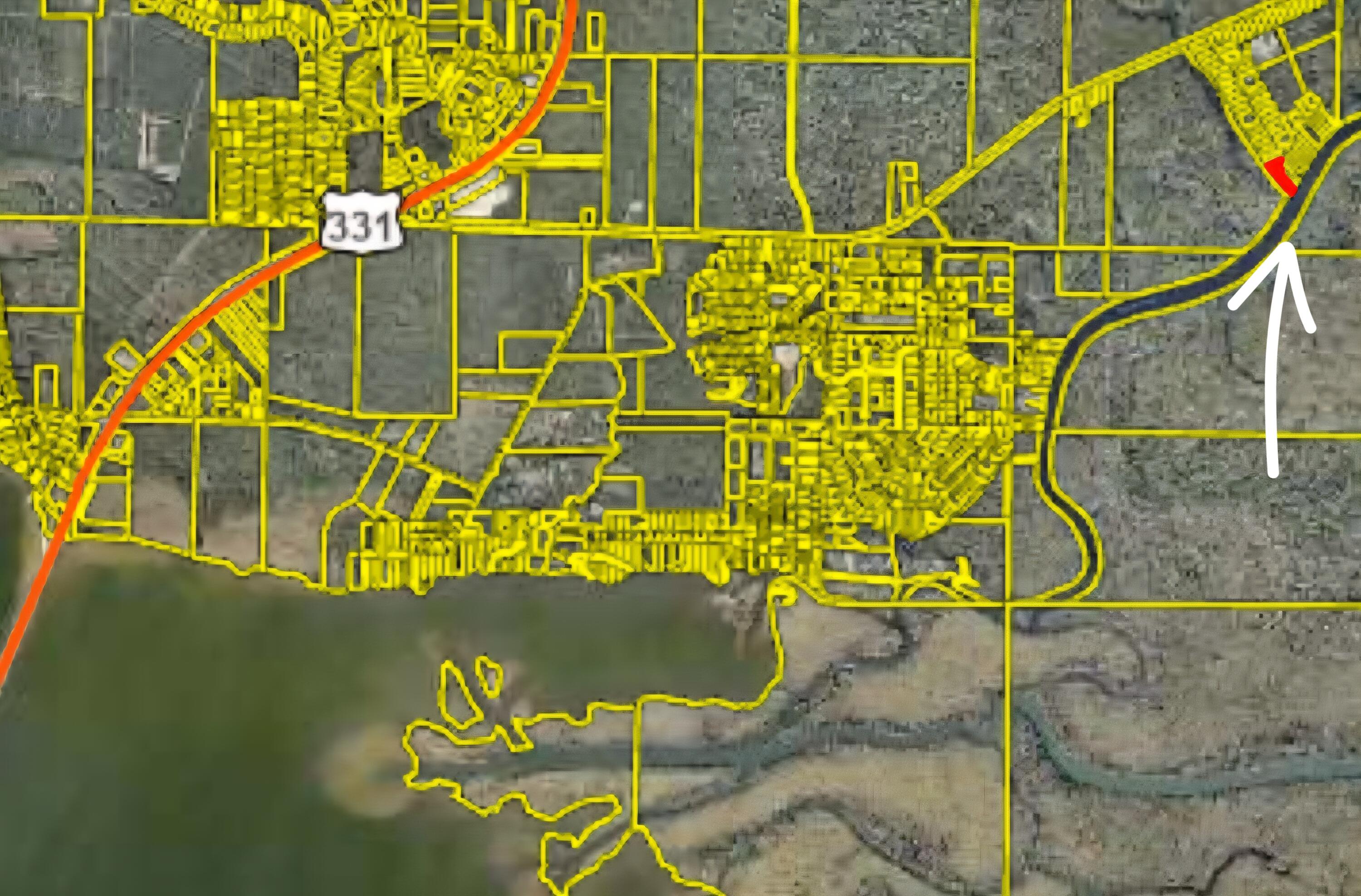 2 Creekview Avenue Freeport, FL 32439 - Photo 3 of 8 a view of a indoor basketball court