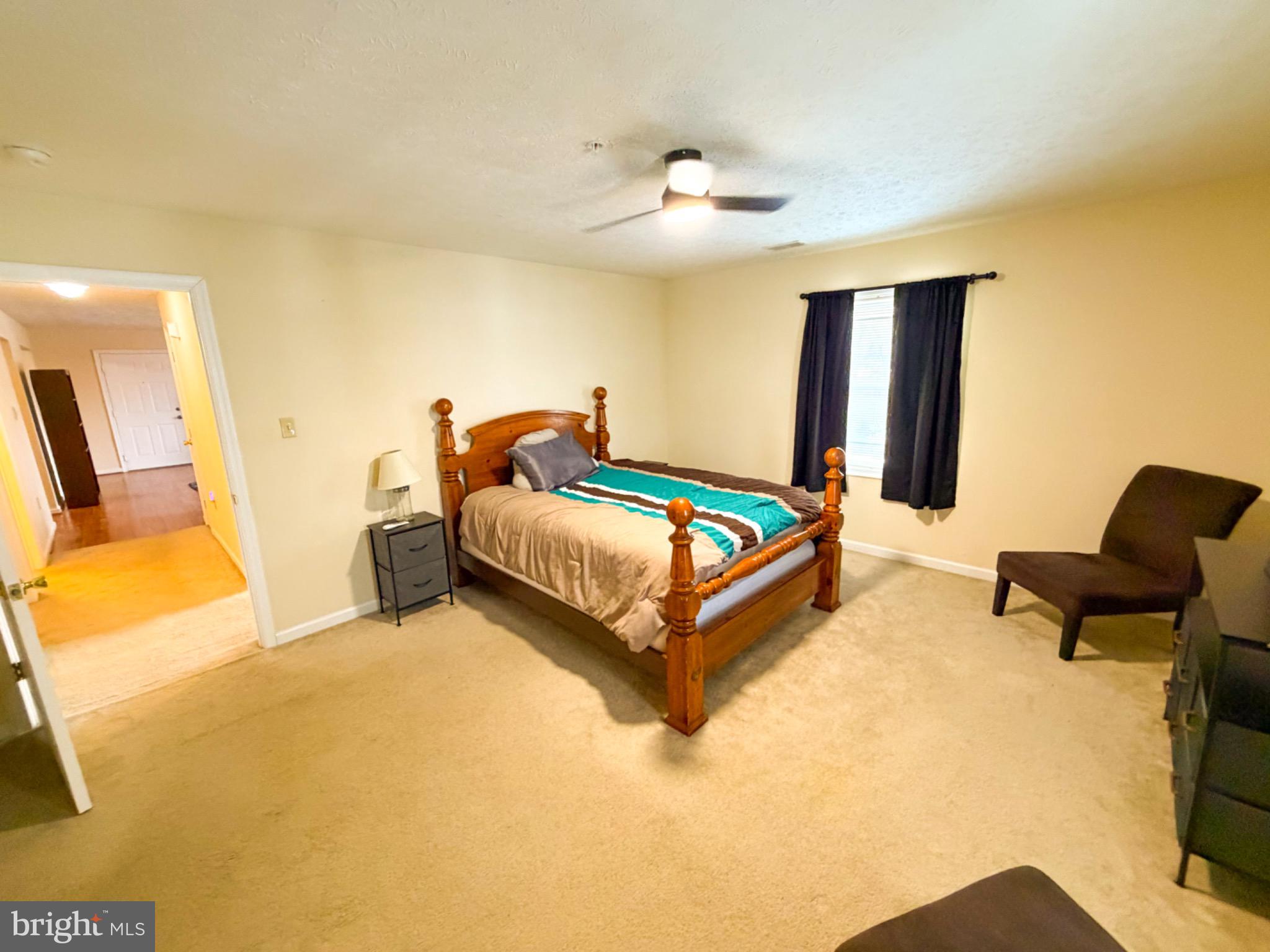 1292 South Ox Road, Unit F9 Woodstock, VA 22664 - Photo 7 of 19 Spacious bedroom with cozy ambiance.