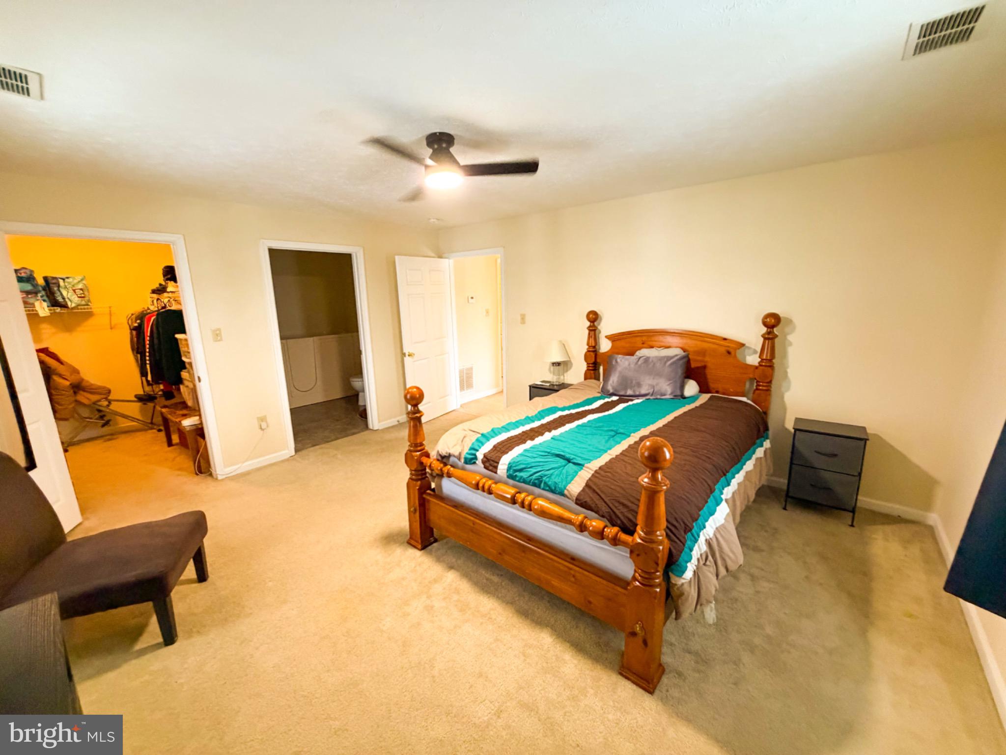 1292 South Ox Road, Unit F9 Woodstock, VA 22664 - Photo 8 of 19 Spacious bedroom with inviting decor.