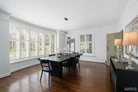 $1,799,900 | 20 Ridgemoor Drive, Clayton, MO 63105