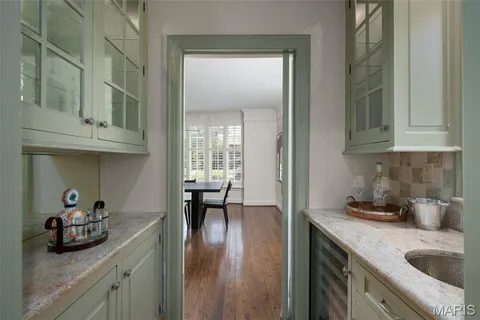 $1,799,900 | 20 Ridgemoor Drive, Clayton, MO 63105