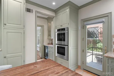 $1,799,900 | 20 Ridgemoor Drive, Clayton, MO 63105