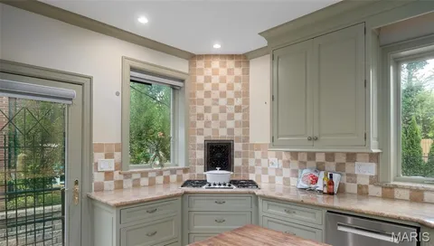 $1,799,900 | 20 Ridgemoor Drive, Clayton, MO 63105