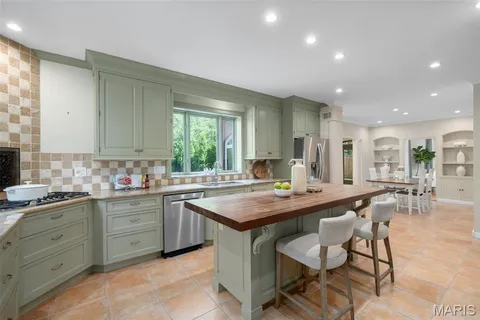 $1,799,900 | 20 Ridgemoor Drive, Clayton, MO 63105