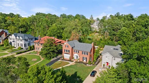 $1,799,900 | 20 Ridgemoor Drive, Clayton, MO 63105