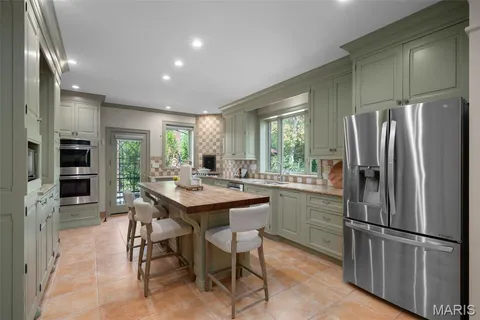 $1,799,900 | 20 Ridgemoor Drive, Clayton, MO 63105