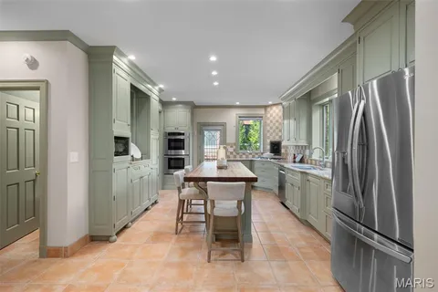 $1,799,900 | 20 Ridgemoor Drive, Clayton, MO 63105