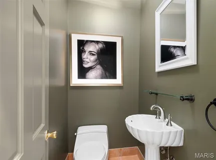 $1,799,900 | 20 Ridgemoor Drive, Clayton, MO 63105