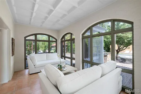 $1,799,900 | 20 Ridgemoor Drive, Clayton, MO 63105