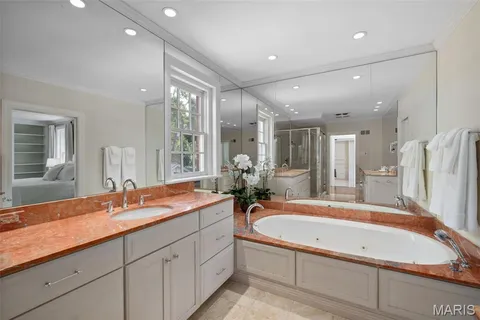 $1,799,900 | 20 Ridgemoor Drive, Clayton, MO 63105