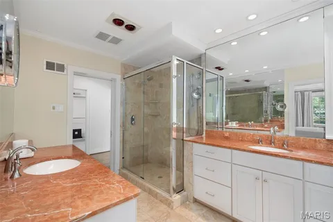 $1,799,900 | 20 Ridgemoor Drive, Clayton, MO 63105