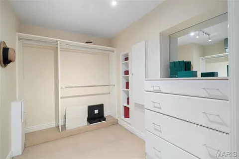 $1,799,900 | 20 Ridgemoor Drive, Clayton, MO 63105