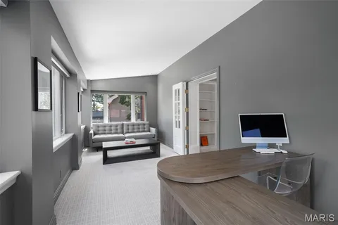 $1,799,900 | 20 Ridgemoor Drive, Clayton, MO 63105