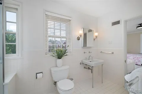 $1,799,900 | 20 Ridgemoor Drive, Clayton, MO 63105