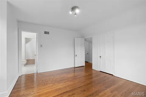 $1,799,900 | 20 Ridgemoor Drive, Clayton, MO 63105