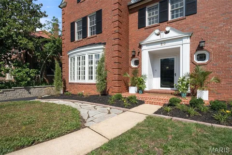 $1,799,900 | 20 Ridgemoor Drive, Clayton, MO 63105