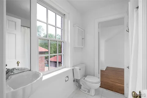 $1,799,900 | 20 Ridgemoor Drive, Clayton, MO 63105