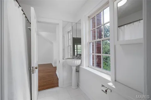 $1,799,900 | 20 Ridgemoor Drive, Clayton, MO 63105