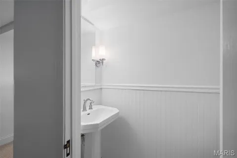 $1,799,900 | 20 Ridgemoor Drive, Clayton, MO 63105