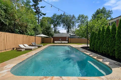 $1,799,900 | 20 Ridgemoor Drive, Clayton, MO 63105