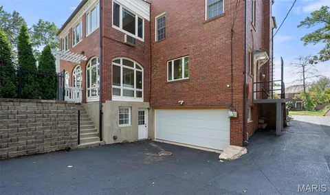 $1,799,900 | 20 Ridgemoor Drive, Clayton, MO 63105