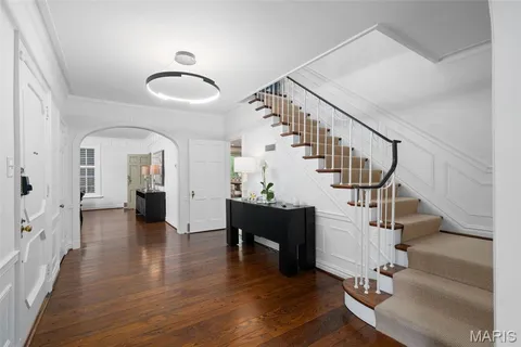 $1,799,900 | 20 Ridgemoor Drive, Clayton, MO 63105