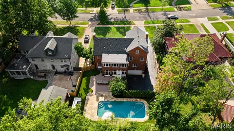 $1,799,900 | 20 Ridgemoor Drive, Clayton, MO 63105