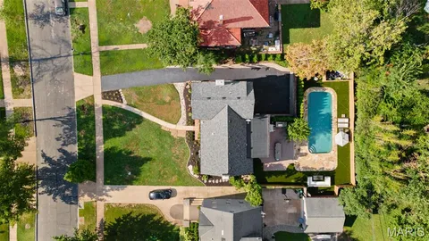 $1,799,900 | 20 Ridgemoor Drive, Clayton, MO 63105