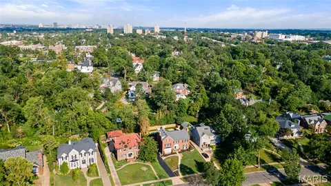 $1,799,900 | 20 Ridgemoor Drive, Clayton, MO 63105