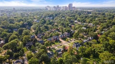 $1,799,900 | 20 Ridgemoor Drive, Clayton, MO 63105