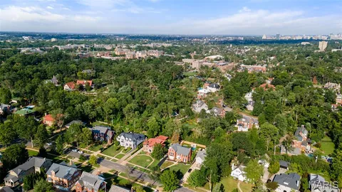 $1,799,900 | 20 Ridgemoor Drive, Clayton, MO 63105