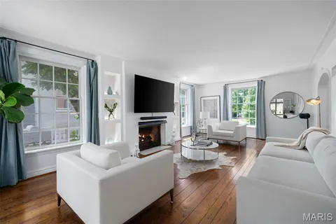 $1,799,900 | 20 Ridgemoor Drive, Clayton, MO 63105