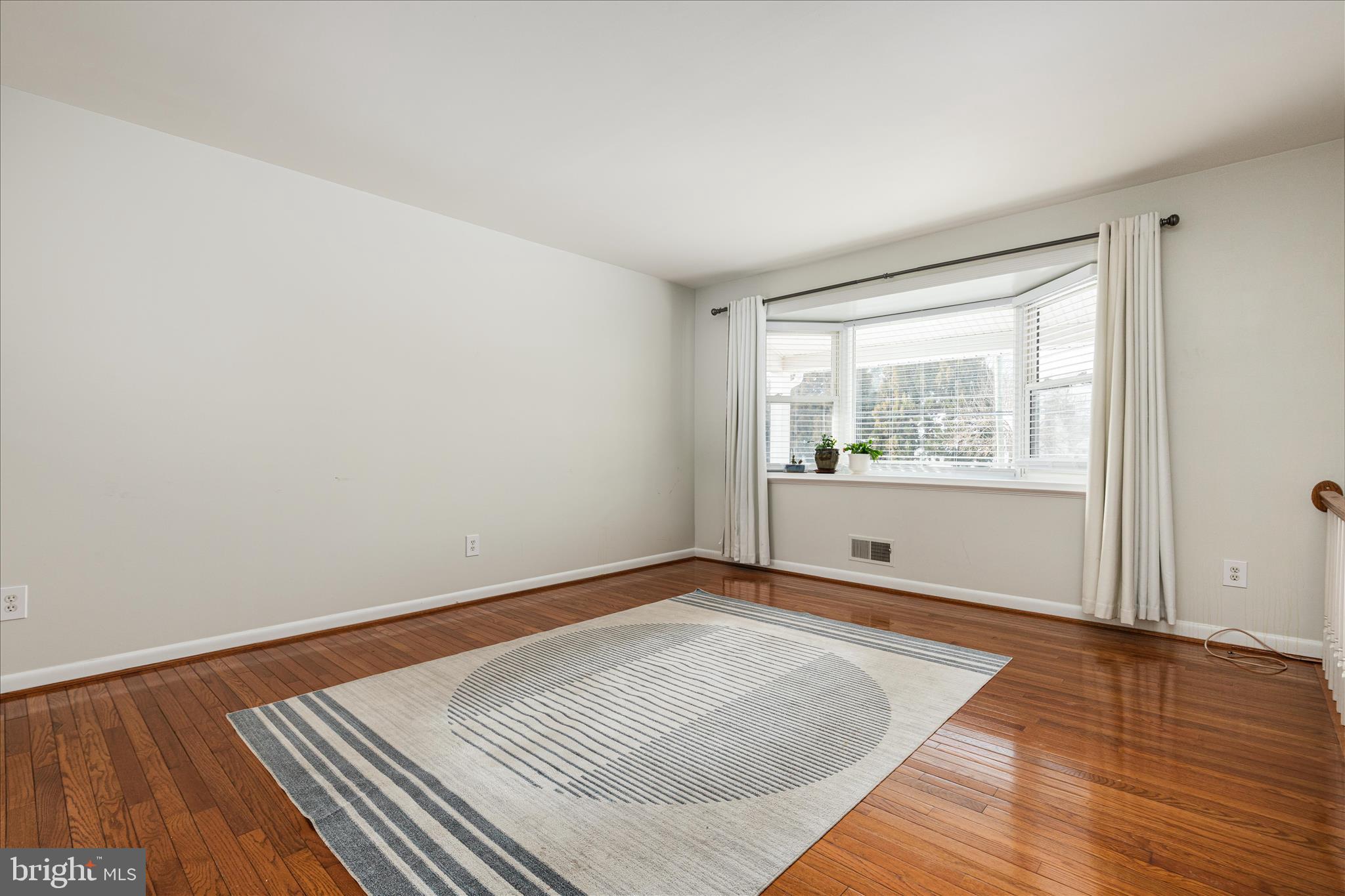 7201 Sydenstricker Road Springfield, VA 22152 - Photo 15 of 24 Living Room