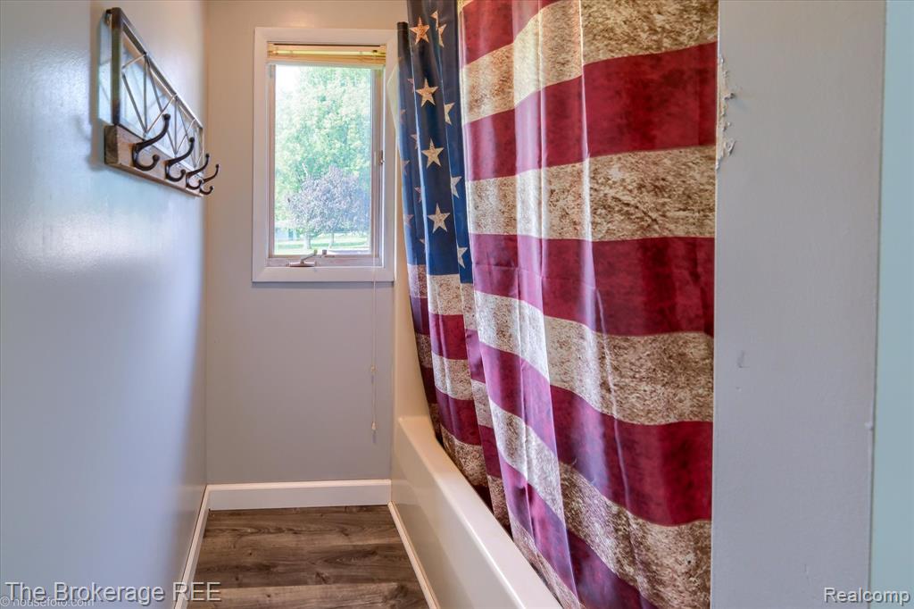 5495 East Coldwater Road Flint, MI 48506 - Photo 33 of 44