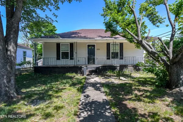 $294,900 | 220 Sanderson Street, Alcoa, TN 37701