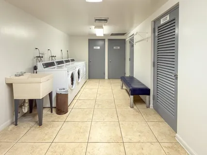 $1,700 | 919 Hillcrest Drive, Unit 511, Hollywood, FL 33021