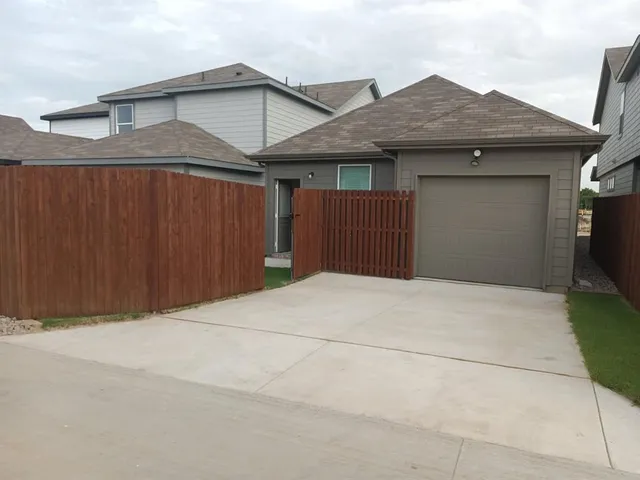 $1,850 | 3013 Pecan Farm Lane, Fort Worth, TX 76140