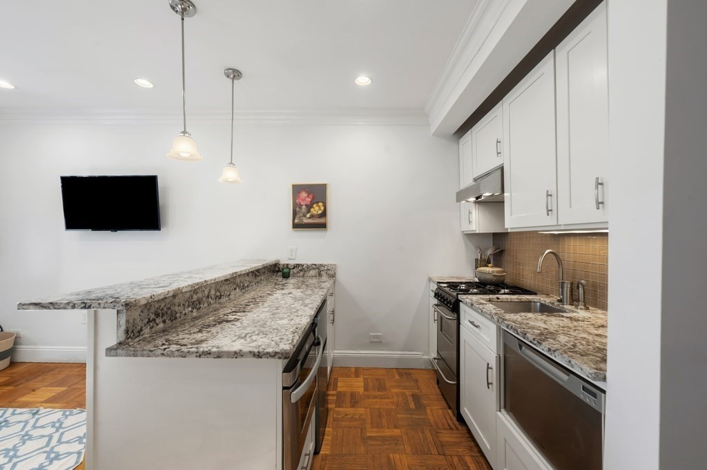 56 Commonwealth Avenue, Unit 53 Boston, MA 02116 - Photo 4 of 17