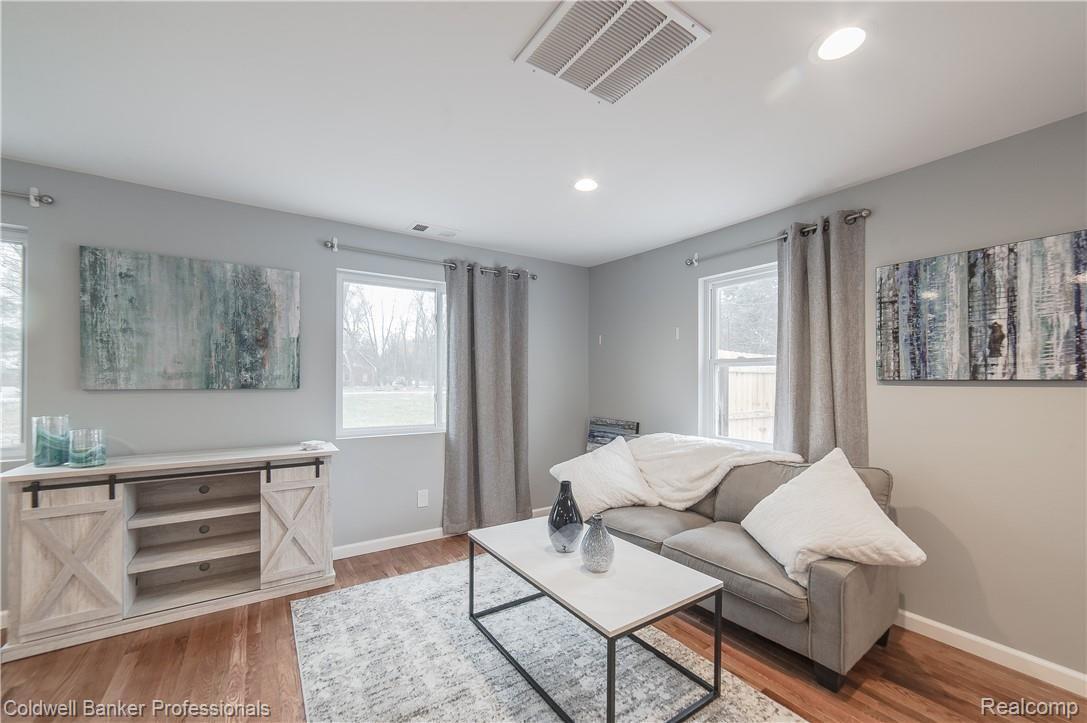 5340 Westview Road Clarkston, MI 48346 - Photo 12 of 34 5340 Westview-13.jpg