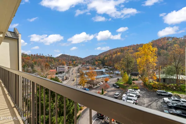 $364,000 | 102 Baskins Creek Bypass, Unit 507, Gatlinburg, TN 37738