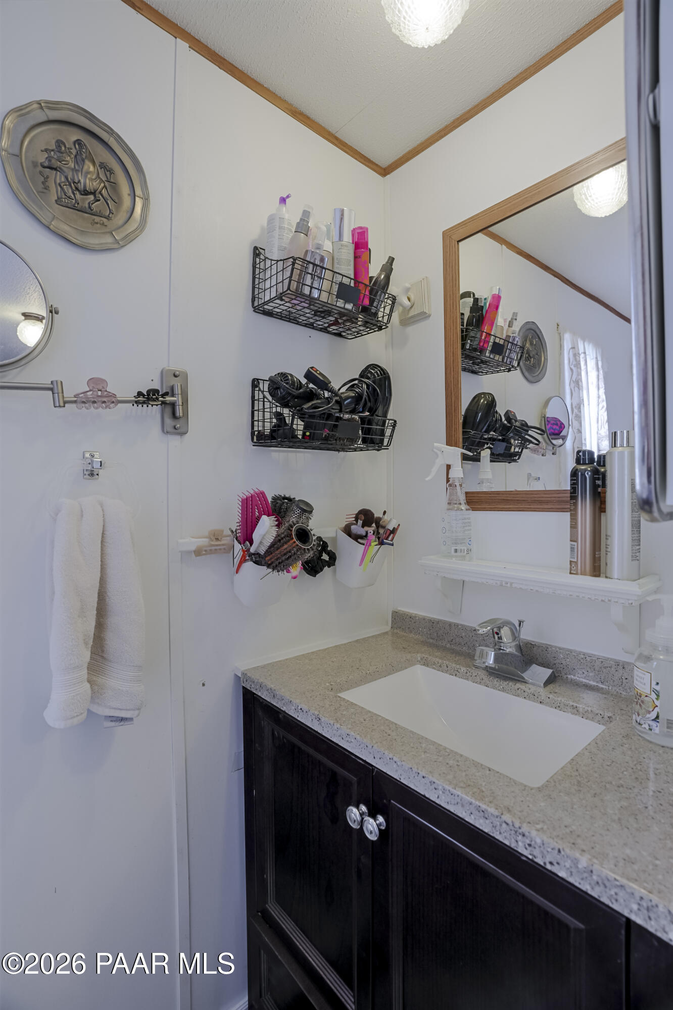 8360 West Barrington Road Wilhoit, AZ 86332 - Photo 19 of 36 Guest Bathroom
