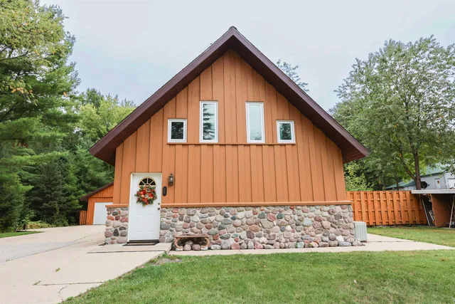 $289,900 | 12244 Leo's Road, Suring, WI 54174