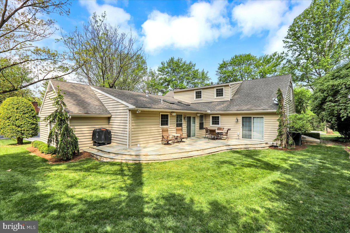 2 Cardinal Road Wyomissing, PA 19610 - Photo 48 of 51 a front view of house with yard and green space