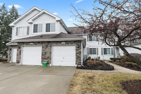 $2,700 | 240 Camel Bend Court, Schaumburg, IL 60107
